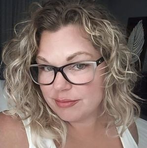 Meet your Posher, Becky